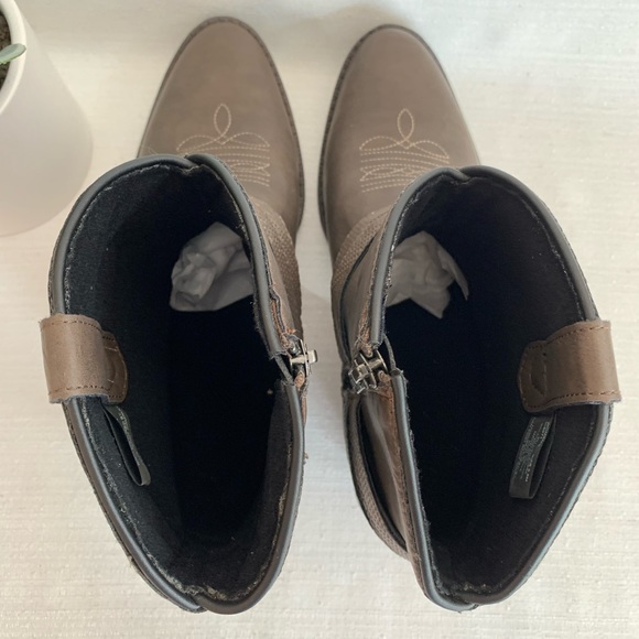 New Dingo Aydra Dark Taupe Faux Leather Ankle Strap Western Booties Woman’s 9.5M - Picture 9 of 12